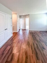 3943 Claybrook Dr in Wesley Chapel, FL - Building Photo - Building Photo