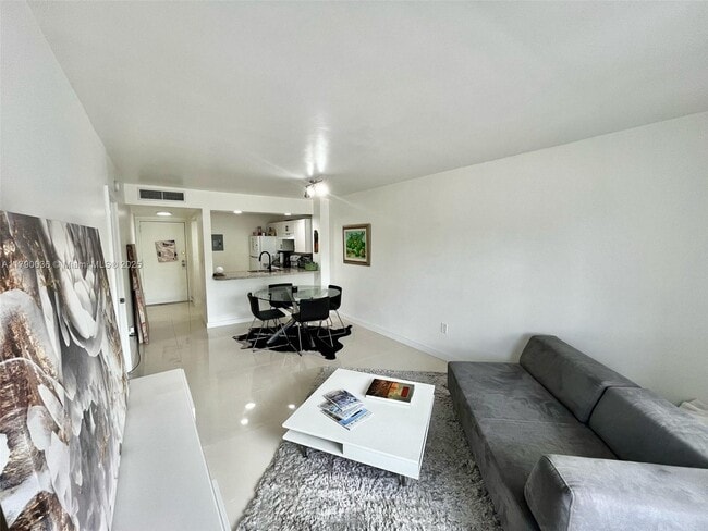 16465 NE 22nd Ave in Miami, FL - Building Photo - Building Photo