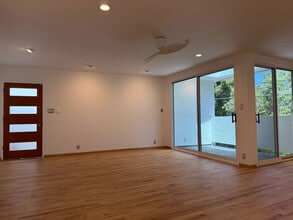 8863 Lookout Mountain Ave in Los Angeles, CA - Building Photo - Building Photo