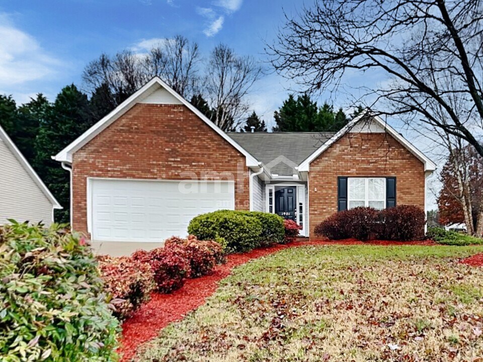 1901 Cahill Dr in Winston-Salem, NC - Building Photo