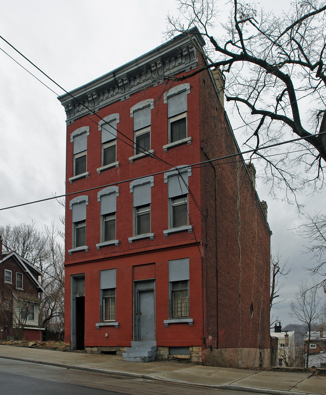 2549 W McMicken Ave in Cincinnati, OH - Building Photo - Building Photo