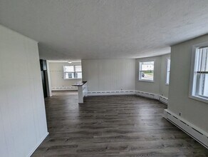 58 E Main St in Webster, MA - Building Photo - Building Photo