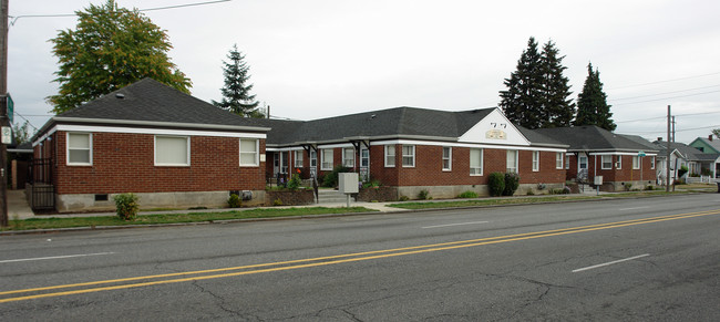 Camelia Court in Portland, OR - Foto de edificio - Building Photo