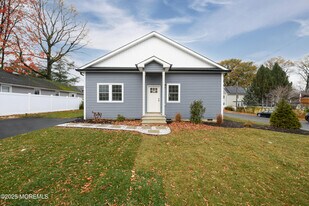 18 Georgia Ave in Port Monmouth, NJ - Building Photo