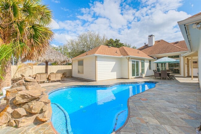 30 Crestview Trail in Houston, TX - Building Photo - Building Photo