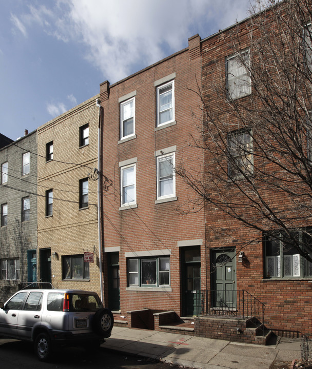 806 S 10th St in Philadelphia, PA - Building Photo