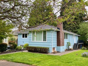 6225 29th Ave NE in Seattle, WA - Building Photo - Building Photo