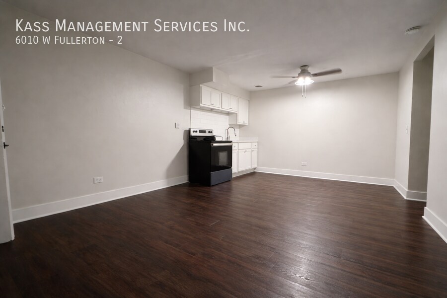 6010 W Fullerton Ave in Chicago, IL - Building Photo