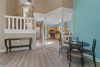 1729 Aquamarine Dr in Virginia Beach, VA - Foto de edificio - Building Photo