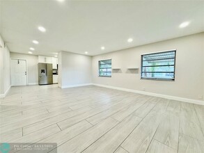 624 NE 10th Ave in Fort Lauderdale, FL - Foto de edificio - Building Photo