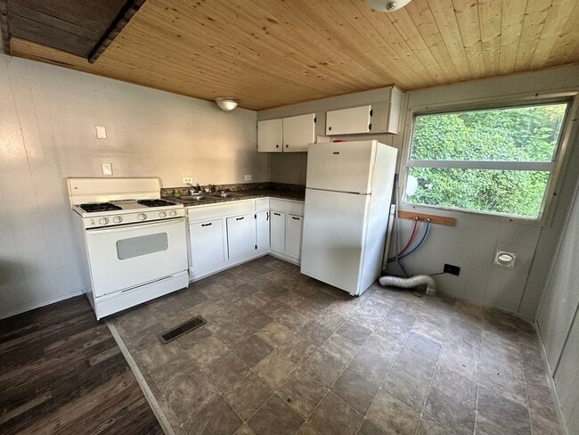 property at 108 S 16th St