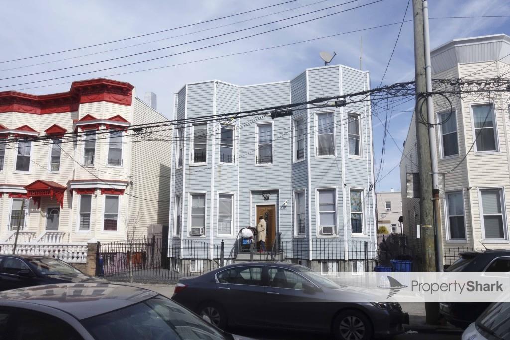 459 Grant Ave in Brooklyn, NY - Building Photo