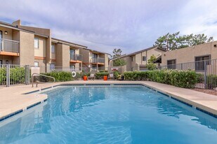 Tesoro Apartments in Phoenix, AZ - Building Photo