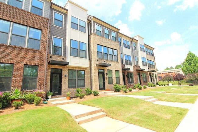 property at 952 Broad River Ln