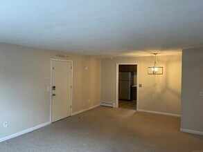 309 High Path Rd in Windsor, CT - Building Photo - Building Photo