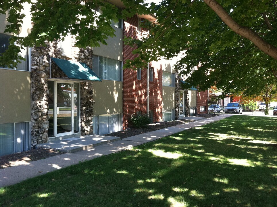 9032 Ohio St, Unit 1 bedroom in Omaha, NE - Foto de edificio
