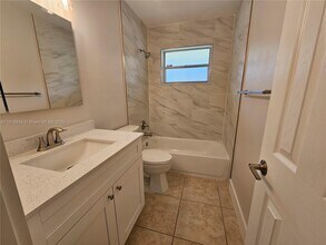 2509 Hayes St in Hollywood, FL - Foto de edificio - Building Photo