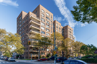 303 Beverley Road in Brooklyn, NY - Foto de edificio - Building Photo