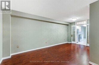 5230 Glen Erin Dr in Mississauga, ON - Building Photo - Building Photo