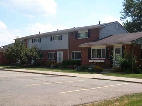 Village Townhouses Cooperative in Lansing, MI - Building Photo - Building Photo