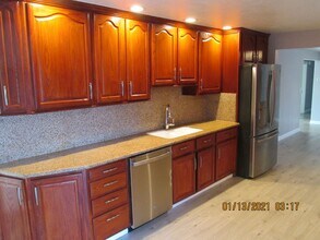 718 NE 106th Pl in Portland, OR - Building Photo - Building Photo