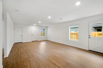 104 Pine Bend Ct in Magnolia, TX - Building Photo - Building Photo