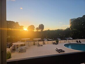 2000 Presidential Way in West Palm Beach, FL - Building Photo - Building Photo