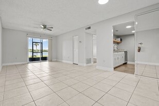 936 Lake Destiny Rd in Altamonte Springs, FL - Building Photo