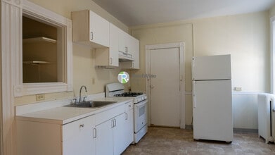 1126 Commonwealth Ave, Unit 5 in Boston, MA - Foto de edificio - Building Photo