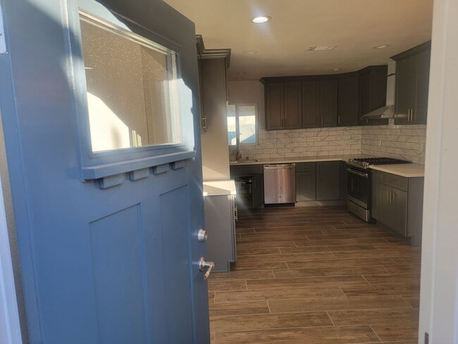 7401 Valaria Dr in Highland, CA - Foto de edificio - Building Photo