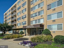 449 Hamilton St, Unit 203 in Norristown, PA - Building Photo