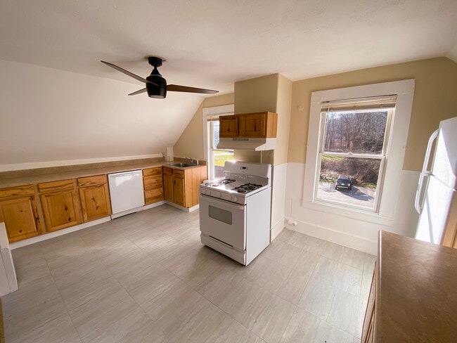 13 Aubin St, Unit 3 in Amesbury, MA - Building Photo - Building Photo