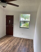 1044 NW 58th Terrace in Miami, FL - Building Photo - Building Photo