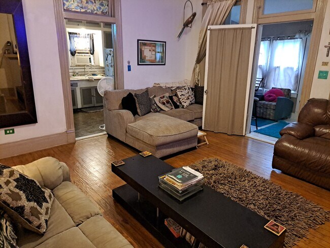 2223 E Commerce St in San Antonio, TX - Building Photo - Building Photo