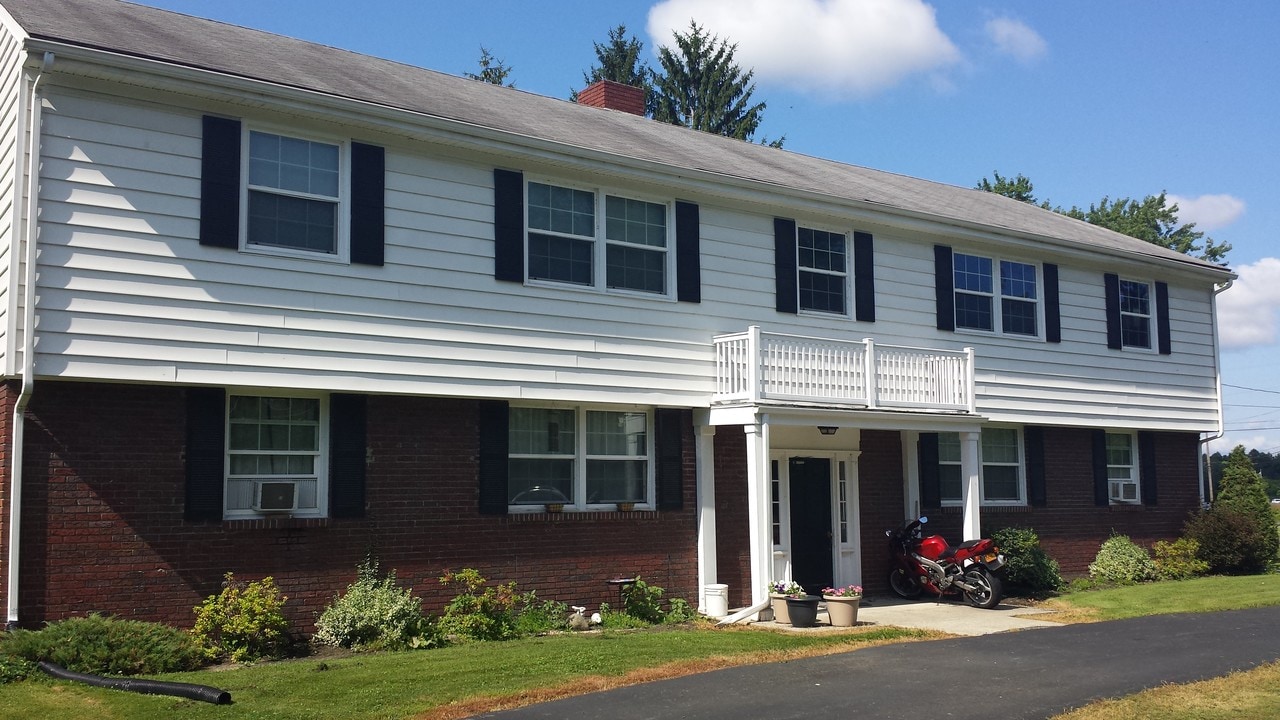 Suburban Drive in Elmira, NY - Building Photo