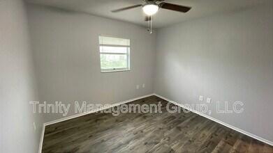 3041 Hoban Ave in Spring Hill, FL - Foto de edificio - Building Photo