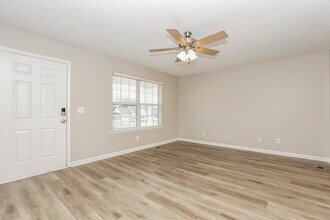 1711 Luton Dr in La Vergne, TN - Building Photo - Building Photo