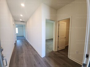 7915 Honeydew Dr in Bakersfield, CA - Building Photo - Building Photo