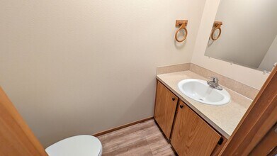 2825 Pacific Ave in Forest Grove, OR - Building Photo - Building Photo