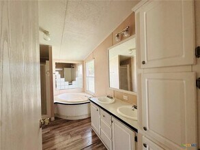 1203 W Main St in Gatesville, TX - Building Photo - Building Photo