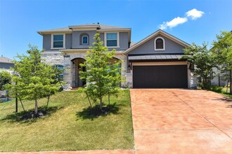 621 Anfield Cir in Austin, TX - Foto de edificio - Building Photo