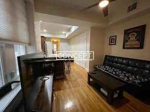 1027 Tremont St in Boston, MA - Foto de edificio - Building Photo