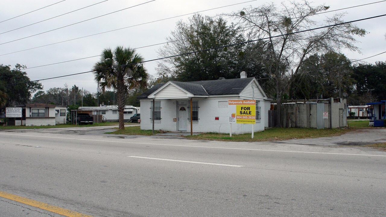 Pine Oak Mobile Home Park in Jacksonville, FL - Building Photo