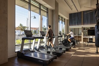 Paxton in Huntington Beach, CA - Building Photo - Building Photo