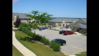 Kendal Hills in Waukesha, WI - Foto de edificio - Building Photo