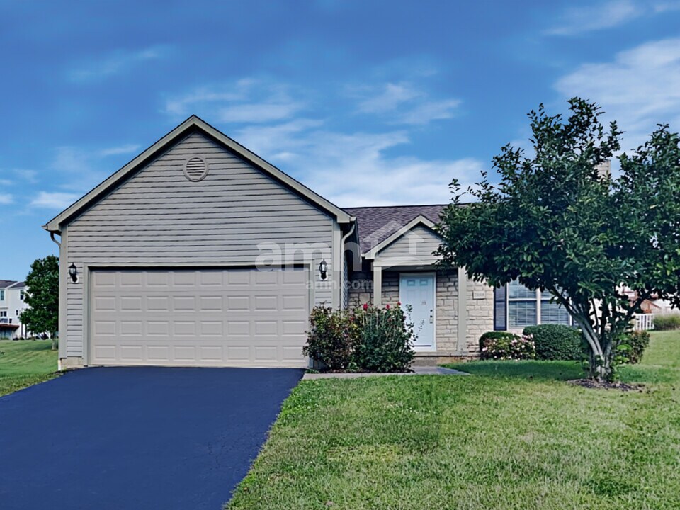 7888 Edgewater Dr in Canal Winchester, OH - Building Photo