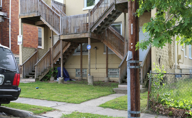 2474 Paris St in Cincinnati, OH - Foto de edificio - Building Photo