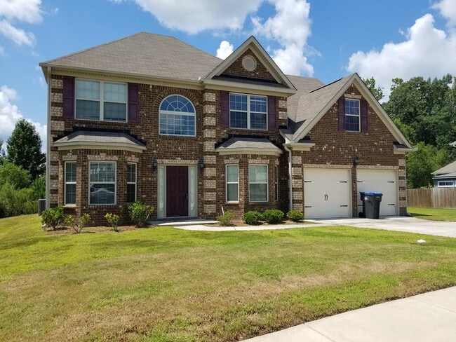 property at 2793 Huntcliffe Dr