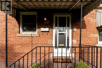 212 E 32nd St in Hamilton, ON - Building Photo - Building Photo