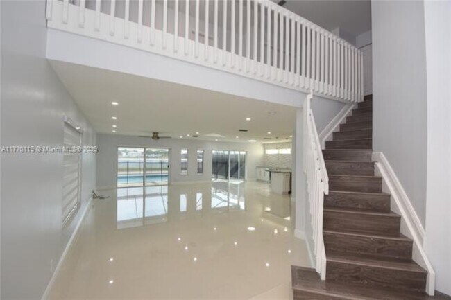 6450 Buena Vista Dr in Margate, FL - Building Photo - Building Photo